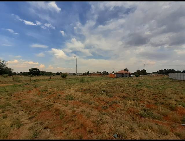 994M² VACANT LAND FOR SALE IN KOOKRUS